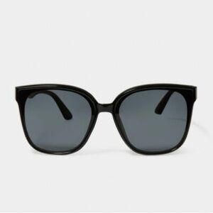 Women's Black Cat-Eye Sunglasses with Dark Lenses
